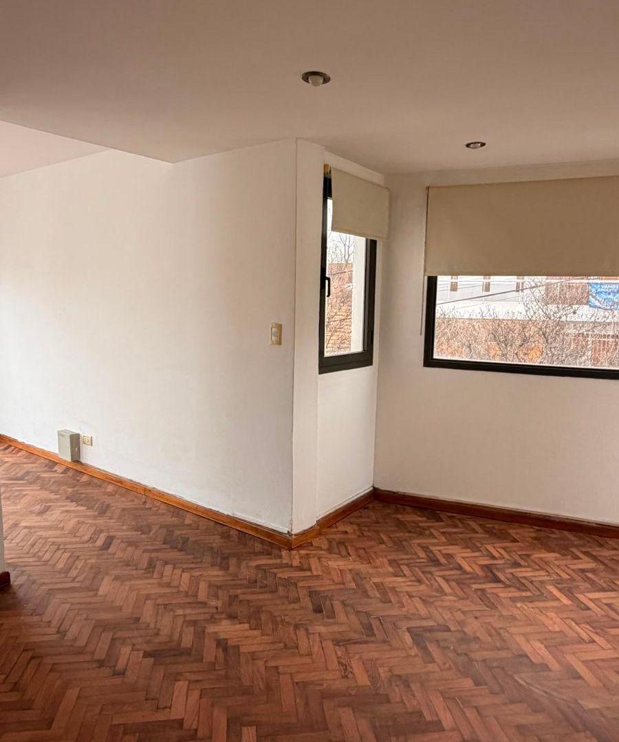 Foto de Casa en alquiler – 3 dormitorios Barrio Parque Chacabuco- próximo a Shopping Villa Cabrera, imagen 1