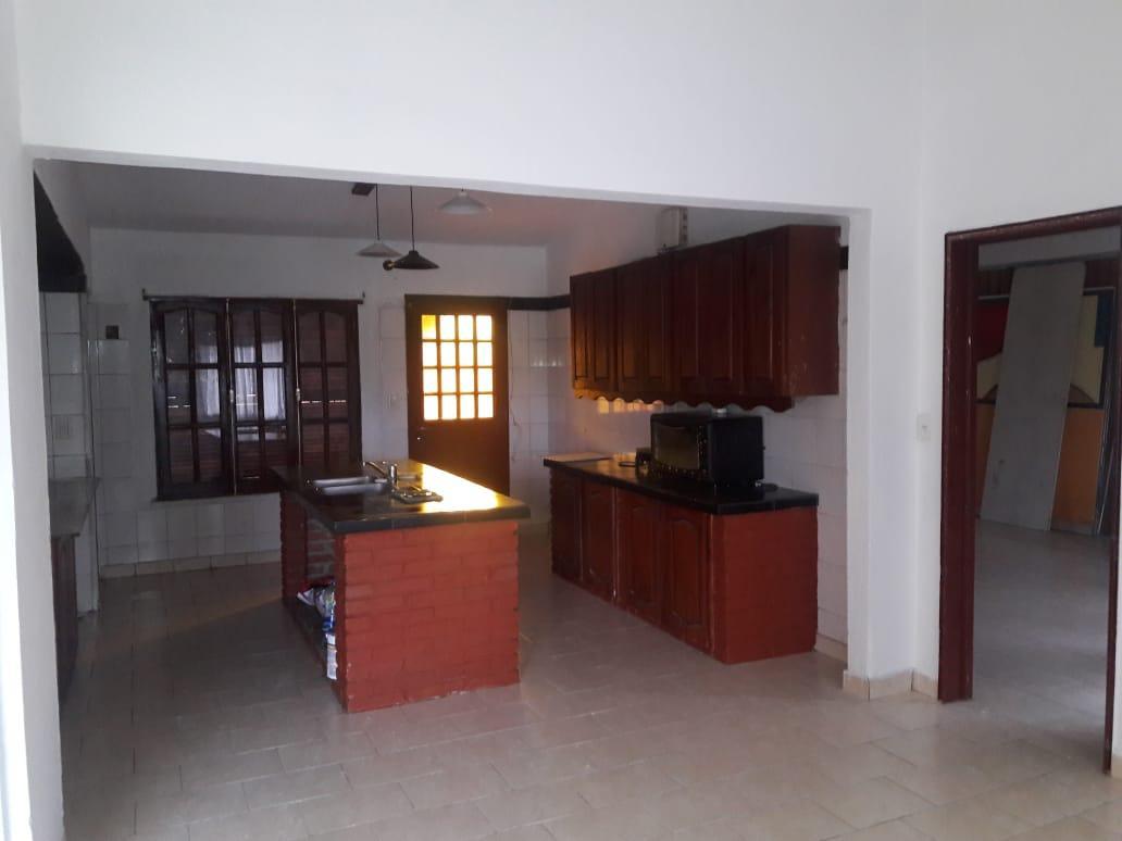 B&s Group Vende: Casa con Parque y Pileta en Calle Principal, Tanti, Córdoba 1