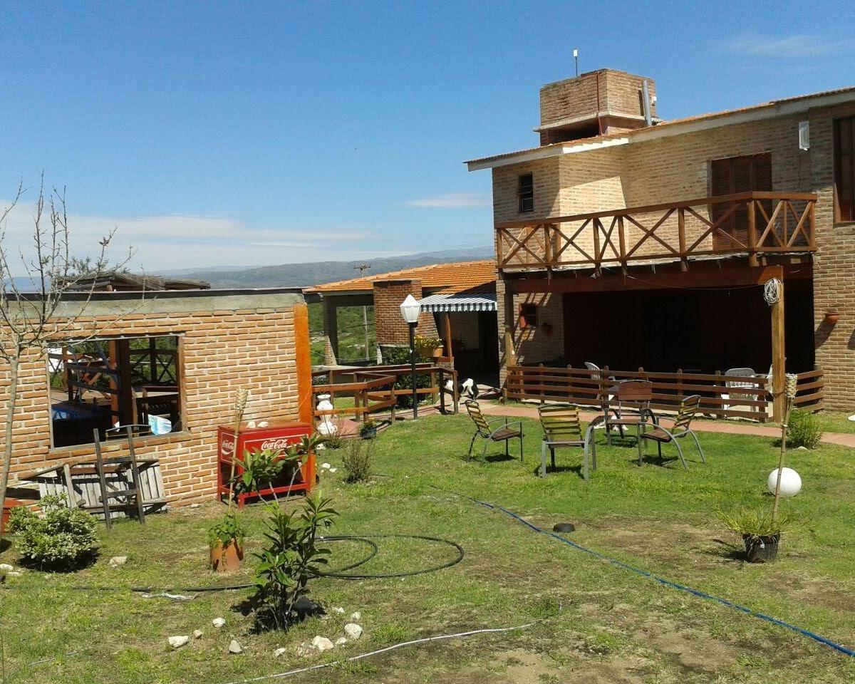 B&s Group Vende: Casa con Parque y Pileta en Calle Principal, Tanti, Córdoba 2