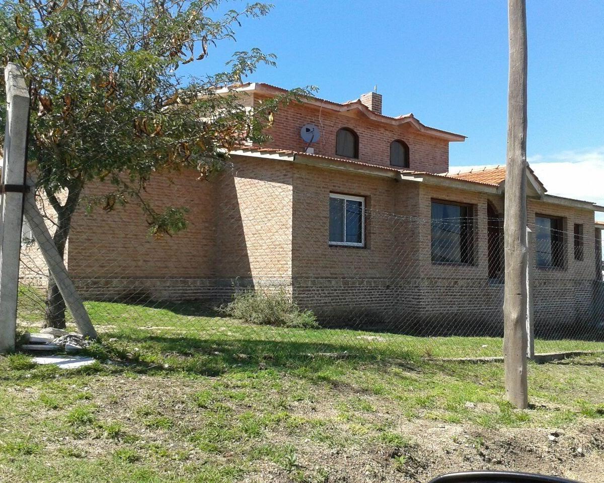 B&s Group Vende: Casa con Parque y Pileta en Calle Principal, Tanti, Córdoba 5