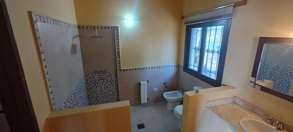 B&s Group / Vende Hermosa Casa con Vista Al Lago 1
