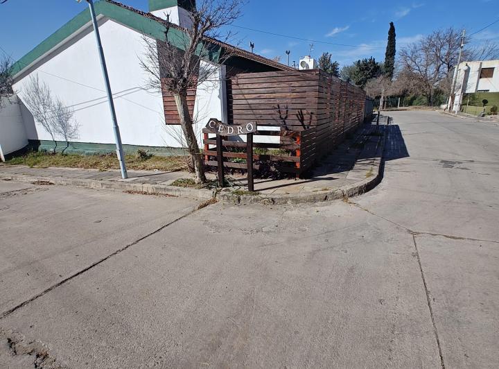 B&S Group / VENDE CASA 4 DORMITORIOS - BARRIO RESIDENCIAL CHATEAU - CORDOBA  5