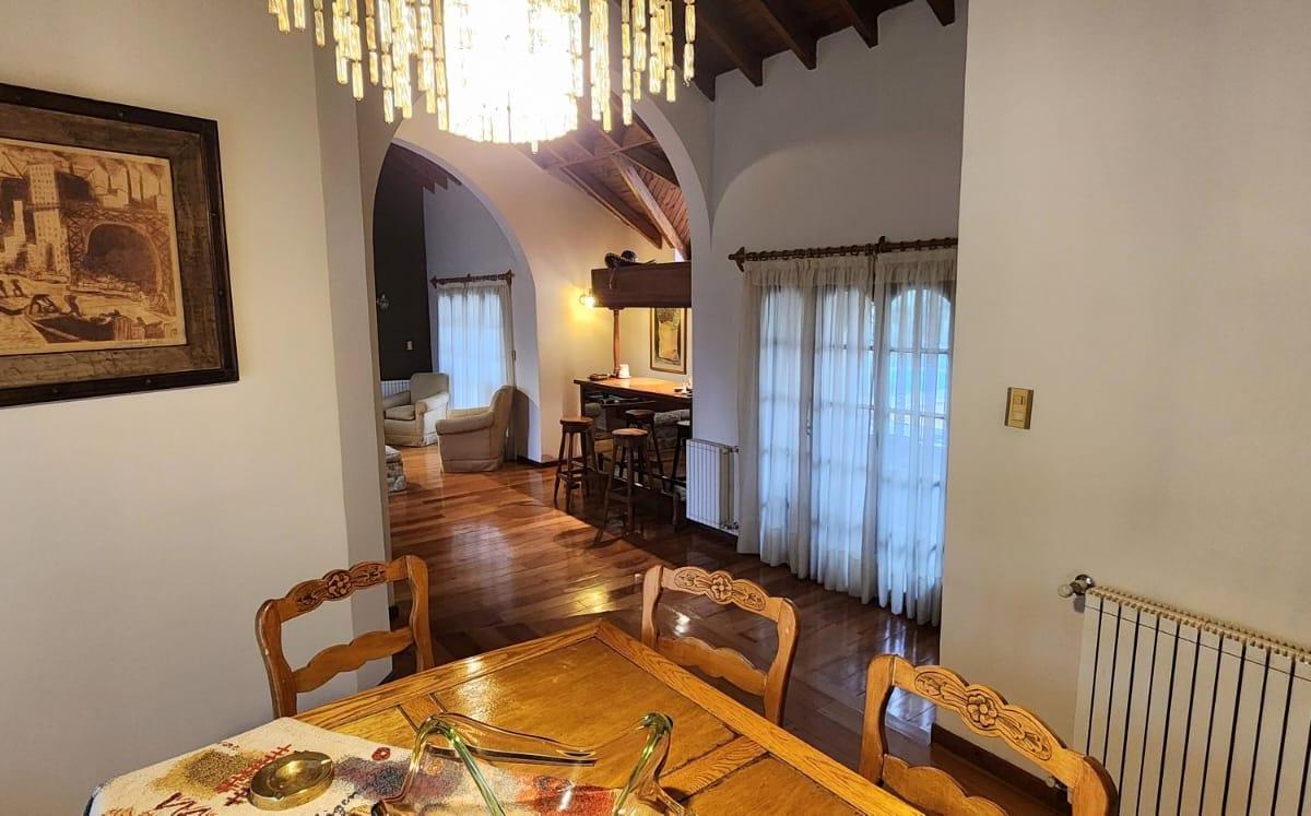Hermosa E Impecable Propiedad a La Venta! 2
