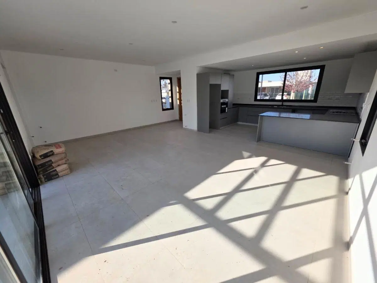 CASA A ESTRENAR EN VENTA
Barrio Lar de Vieytes 3 1