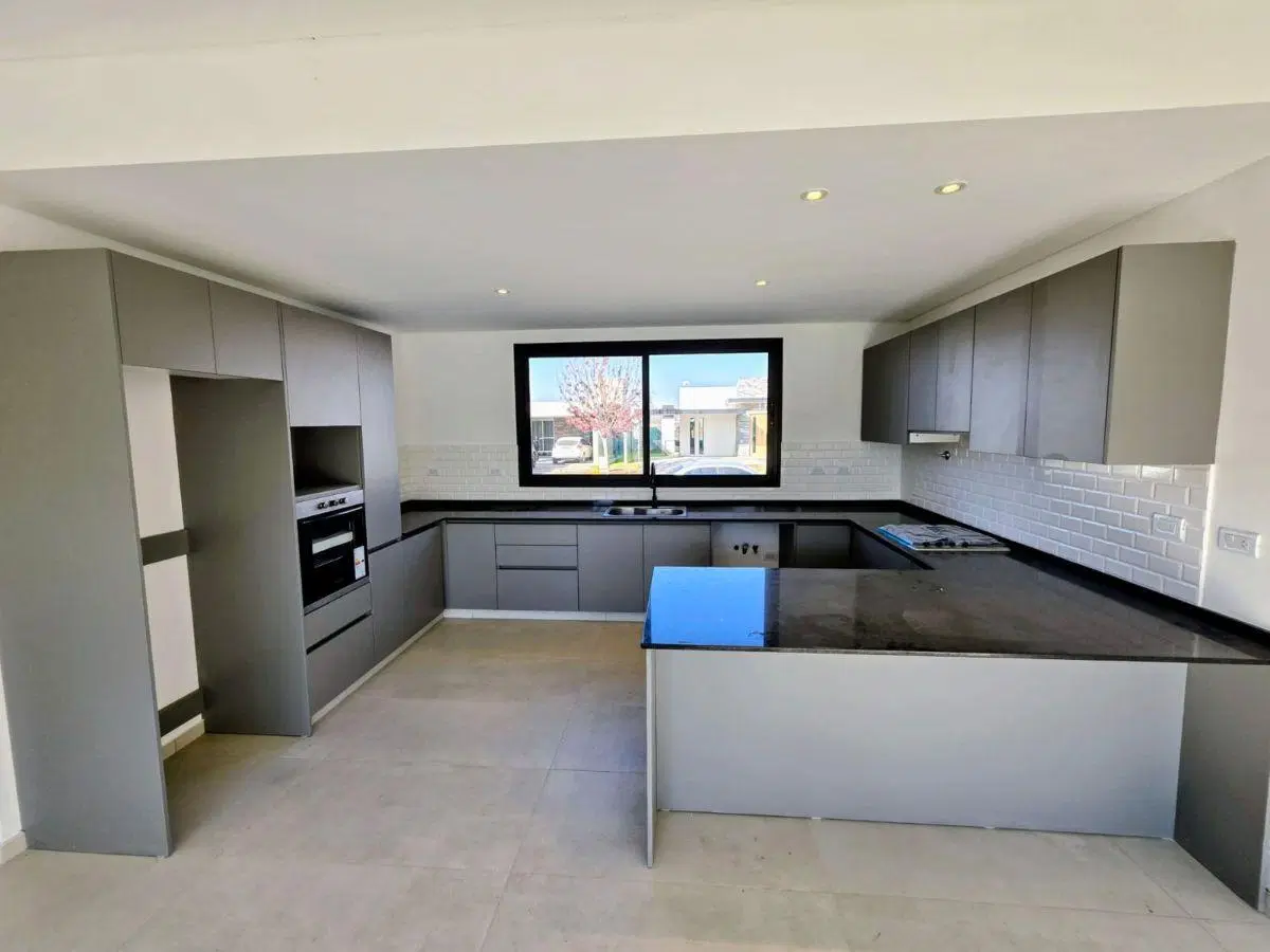 CASA A ESTRENAR EN VENTA
Barrio Lar de Vieytes 3 2