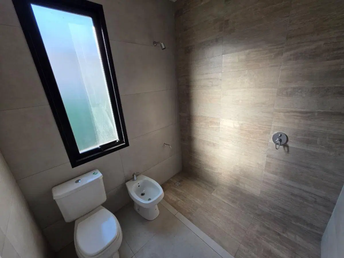 CASA A ESTRENAR EN VENTA
Barrio Lar de Vieytes 3 4