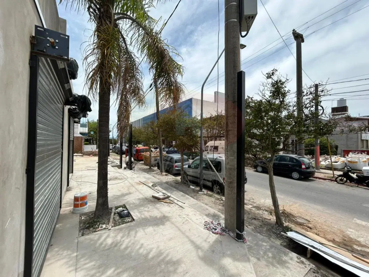 LOCALES COMERCIALES FRENTE A CLINICA VELEZ SARSFIELD EN ALQUILER A ESTRENAR B Parque Vélez Sarsfield 8