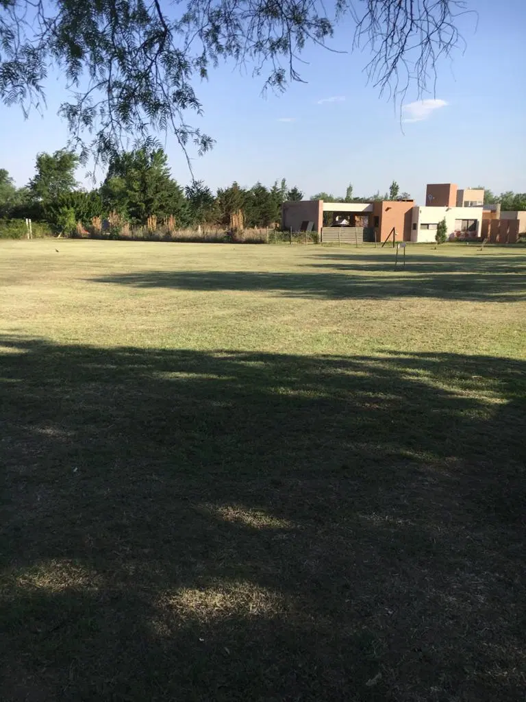 VENDO LOTE EN COUNTRY CAUSANA 5
