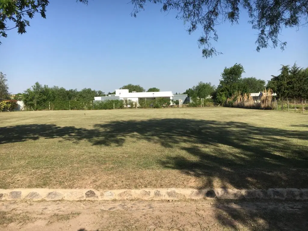 VENDO LOTE EN COUNTRY CAUSANA 4
