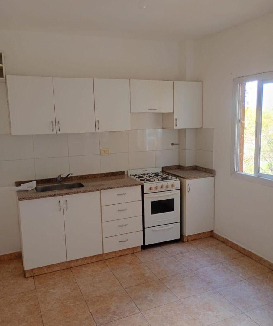 Foto de Departamento en alquiler c/ cochera en San Miguel de Ghiso, imagen 1