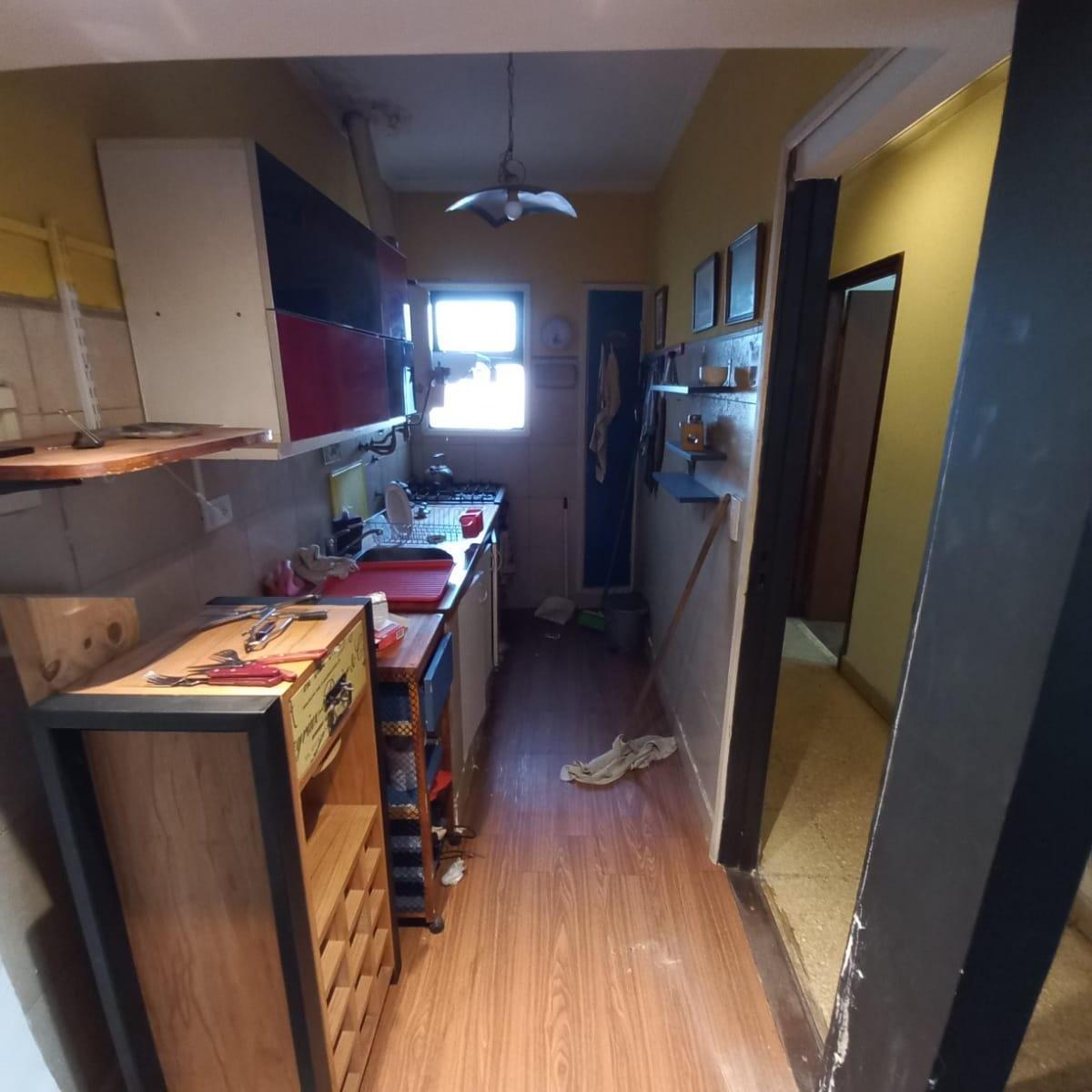 Departamento 3 Amb. a La Calle con Balcón, 1er Piso por Escalera. 3