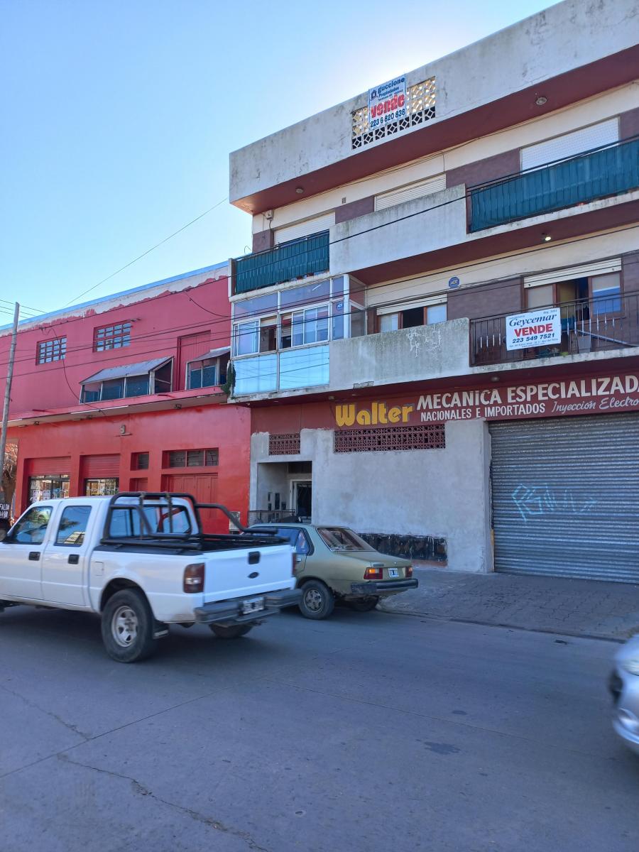 Departamento 3 Amb. a La Calle con Balcón, 1er Piso por Escalera. 2