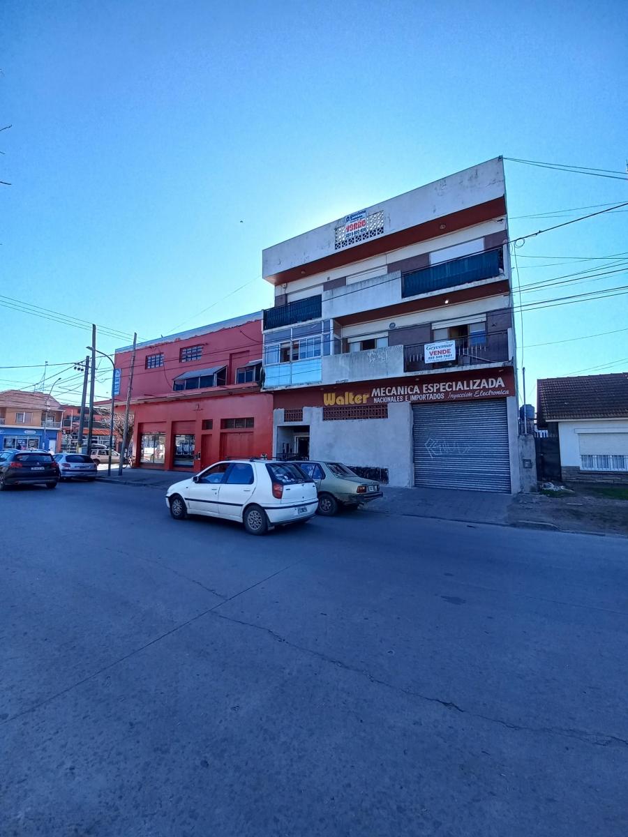 Departamento 3 Amb. a La Calle con Balcón, 1er Piso por Escalera. 5