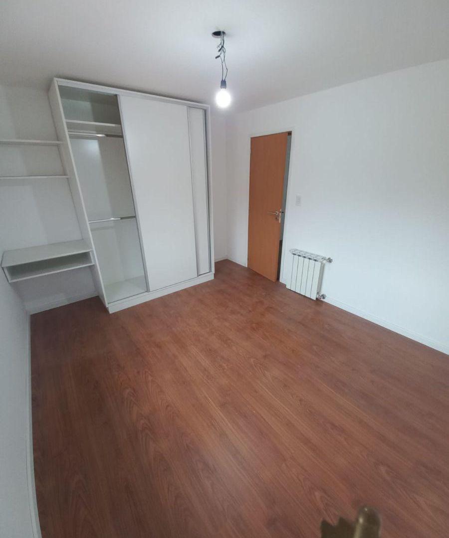 Foto de Dúplex en 1er piso a estrenar!! 3 Amb. c/espacio de cochera, imagen 3