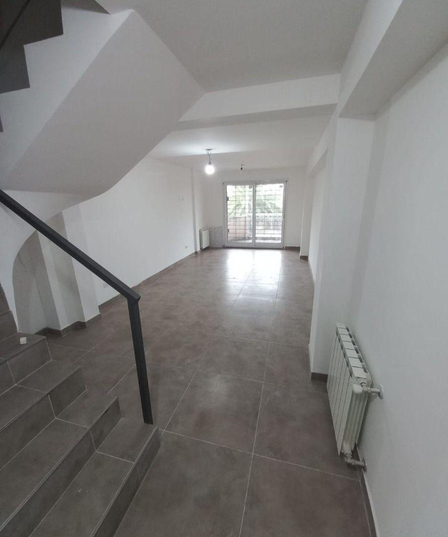 Foto de Dúplex en 1er piso a estrenar!! 3 Amb. c/espacio de cochera, imagen 5