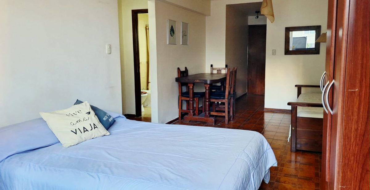 Foto de AMBIENTE CON BALCÓN Y VISTA AL MAR – LA PERLA, imagen 4