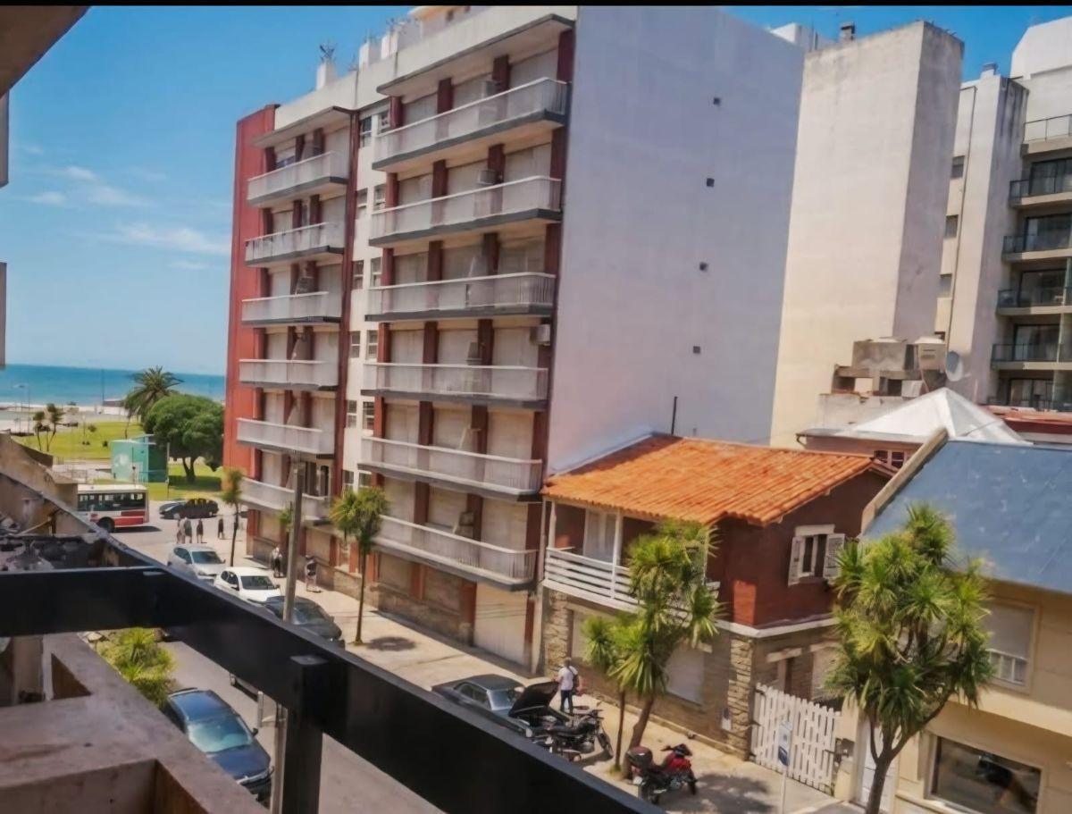 Foto de AMBIENTE CON BALCÓN Y VISTA AL MAR – LA PERLA, imagen 1