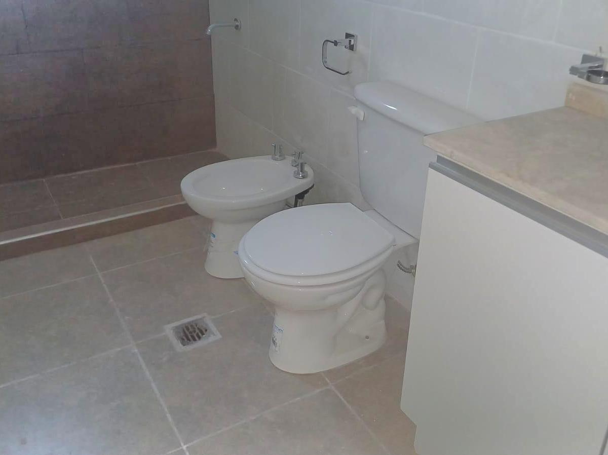 Foto de Departamento a estrenar! planta baja cochera y patio, imagen 5