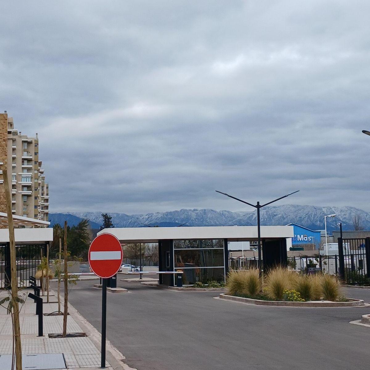 Departamento a La Venta en Edificio de Categoría Vistacruz Torre II, Godoy Cruz 2
