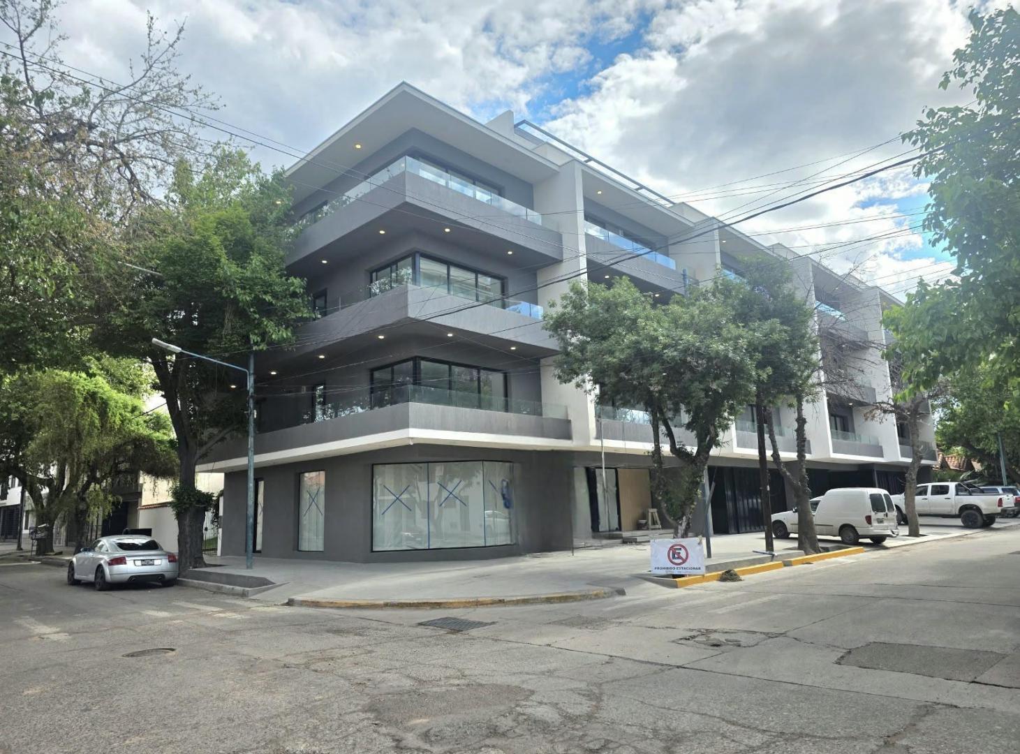 Foto de LLOCAL COMERCIAL ESQUINA A ESTRENAR COMPLEJO DE CATEGORIA, imagen 2