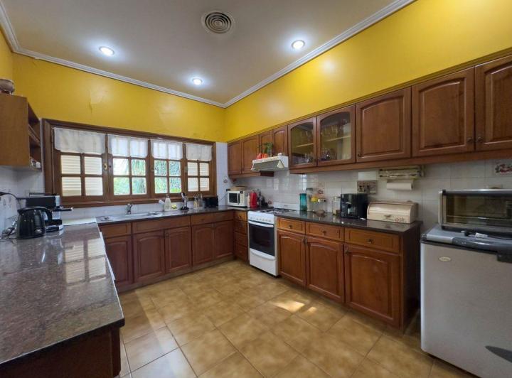 VENTA- PERMUTA – CASA 4 DORMITORIOS 2 COCHERAS 5
