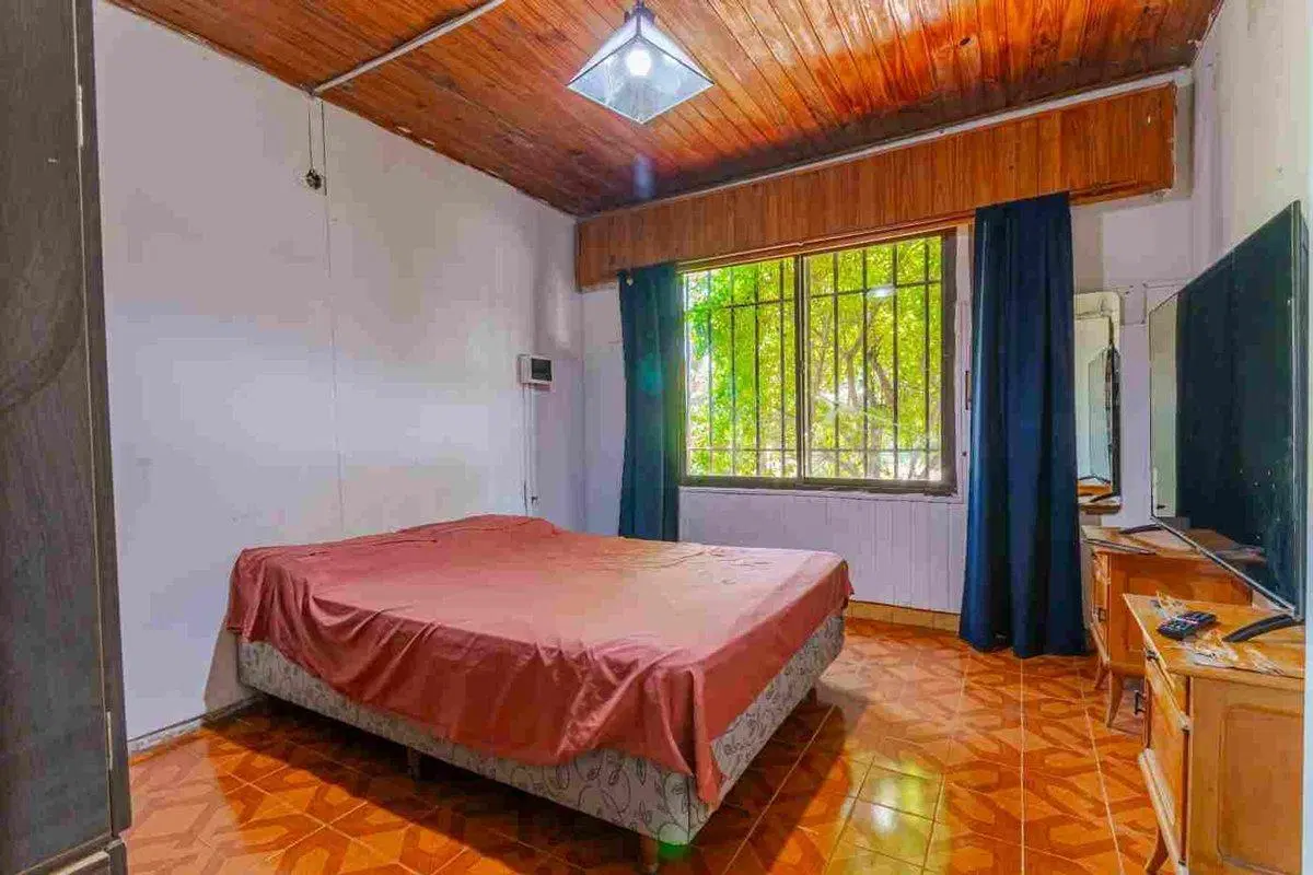 Casa con 2 dormitorios + monoambiente independient 5