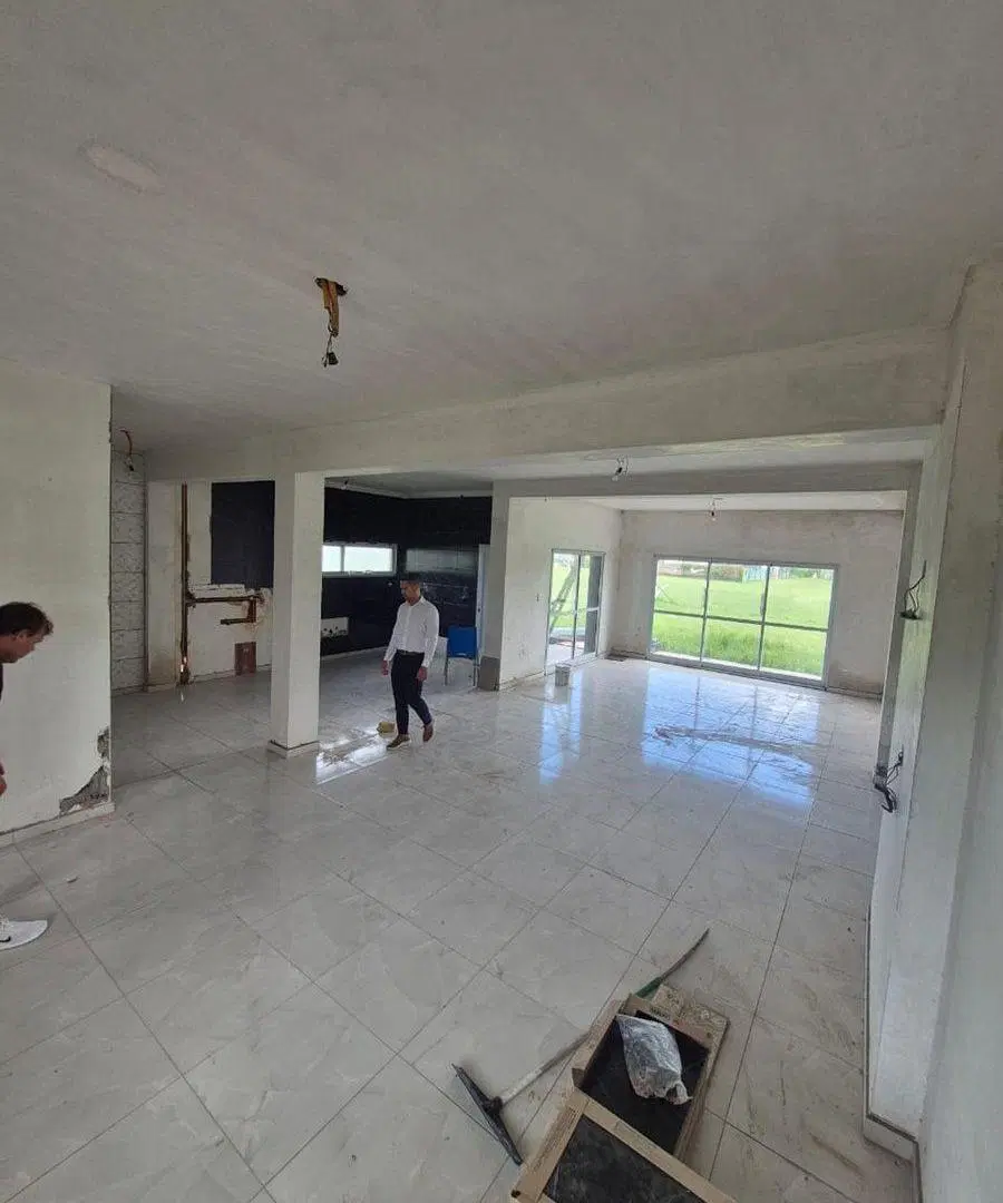 OPORTUNIDAD CASA A TERMINAR BRISANOVA P. ESTHER 3