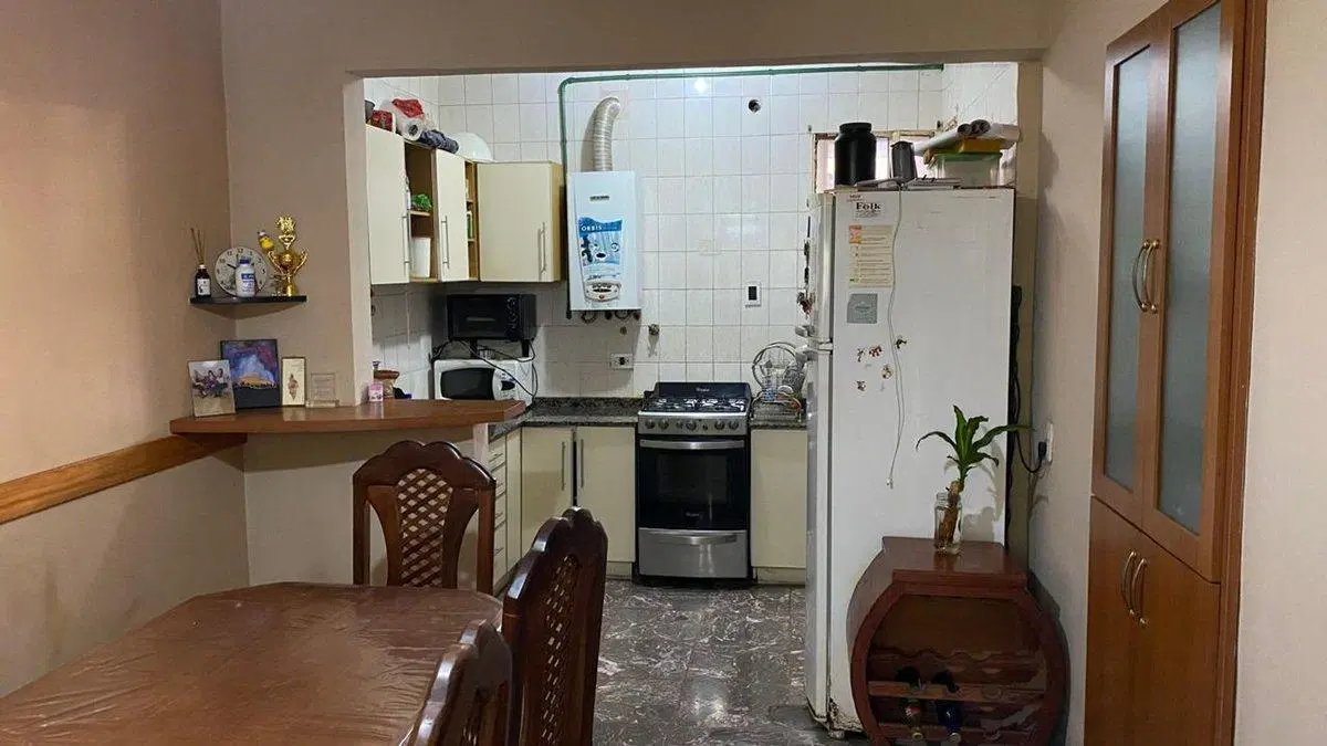 VENTA CASA AL FRENTE ZONA SUR  MUY BUENA UBICACION 4