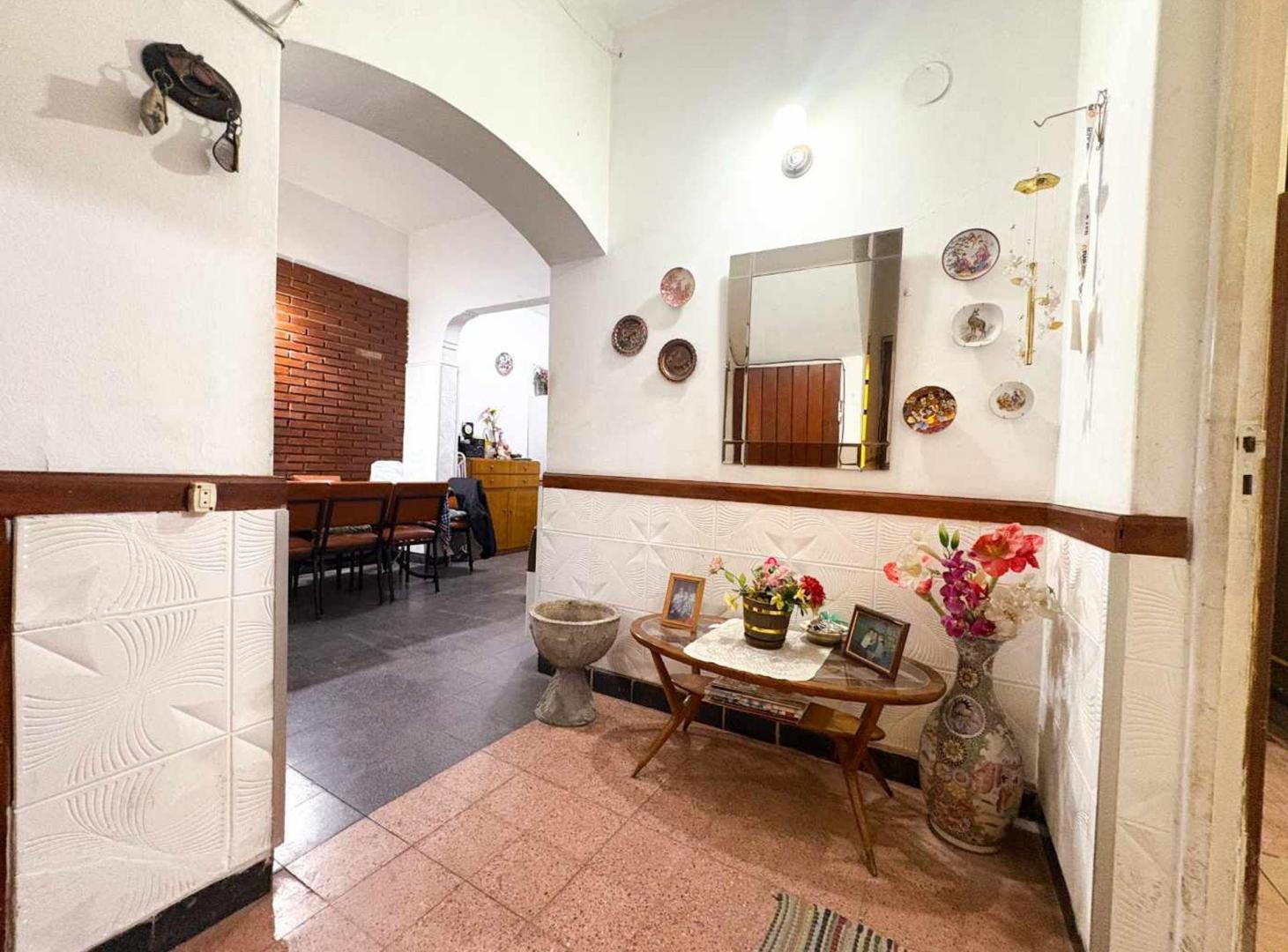 PH EN VENTA DOS DORMITORIOS EN ECHESORTU CON PATIO