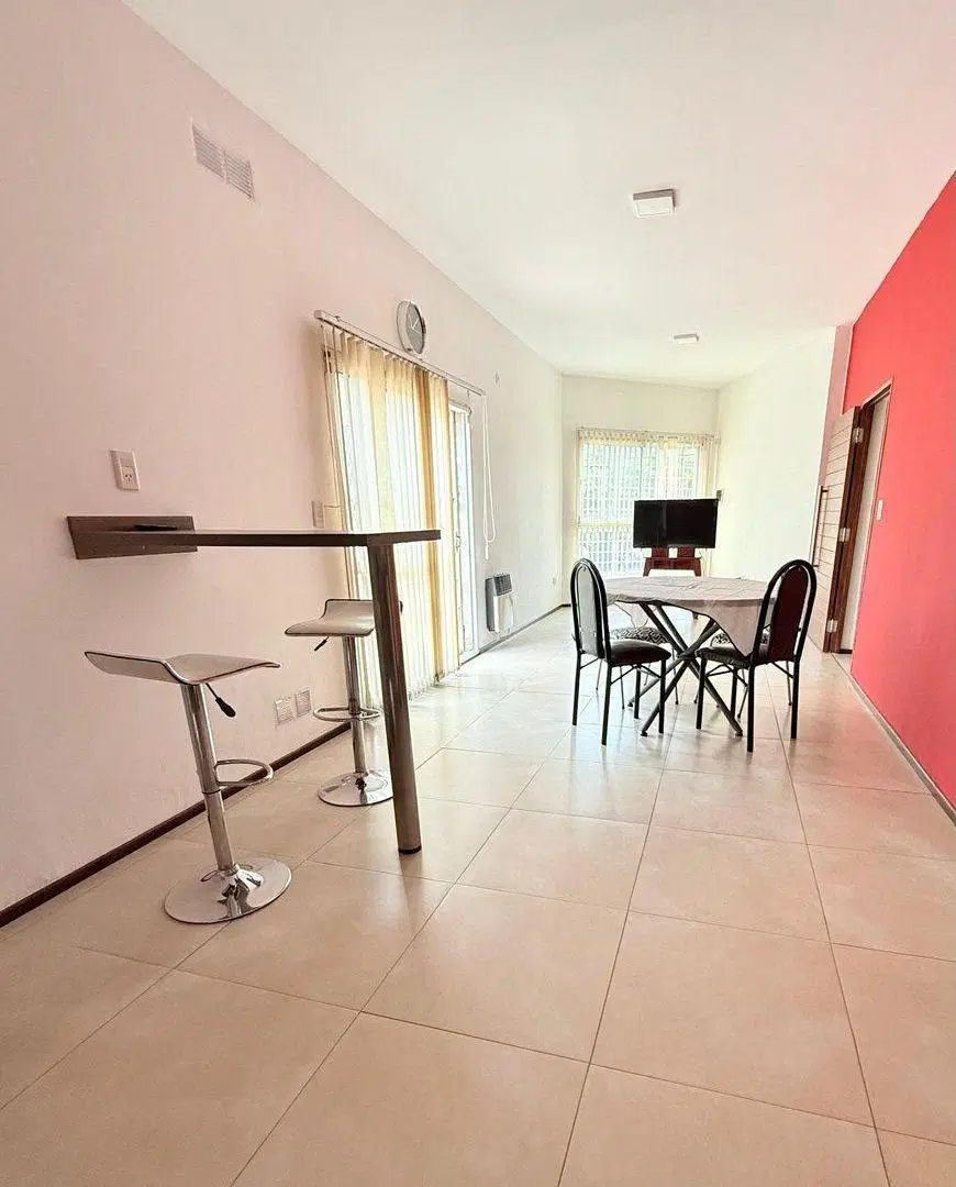 VENTA CASA UN DORMITORIO + 8 COCHERAS 5