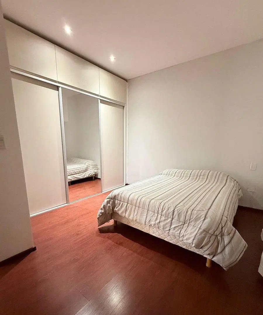 VENTA CASA UN DORMITORIO + 8 COCHERAS 4