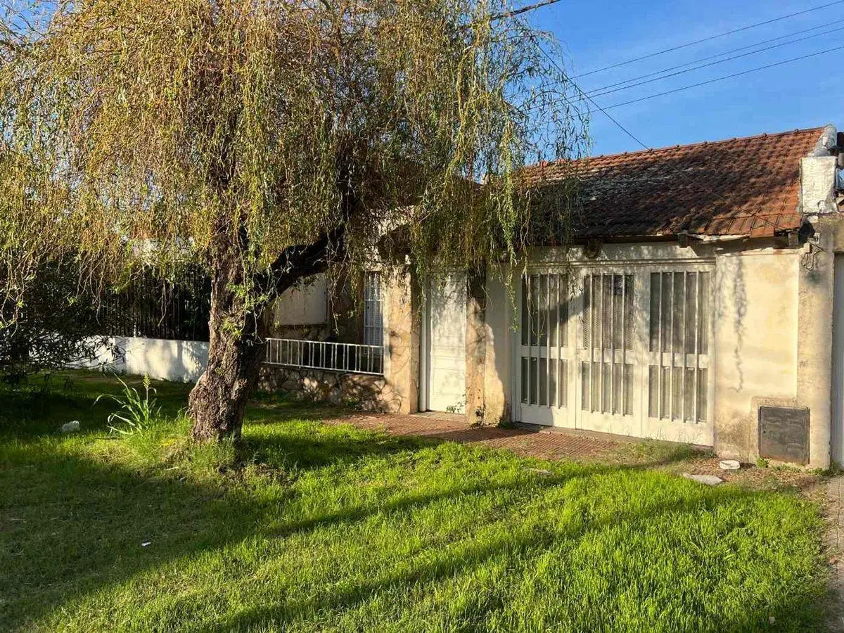 CASA DOS DORMITORIOS EN VENTA Fisherton 2