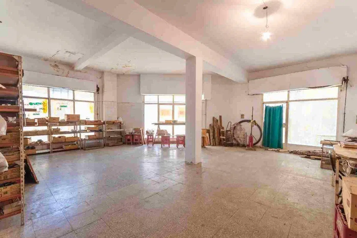 CASA EN VENTA CON 2 LOCALES EN PB + TERRAZA 3