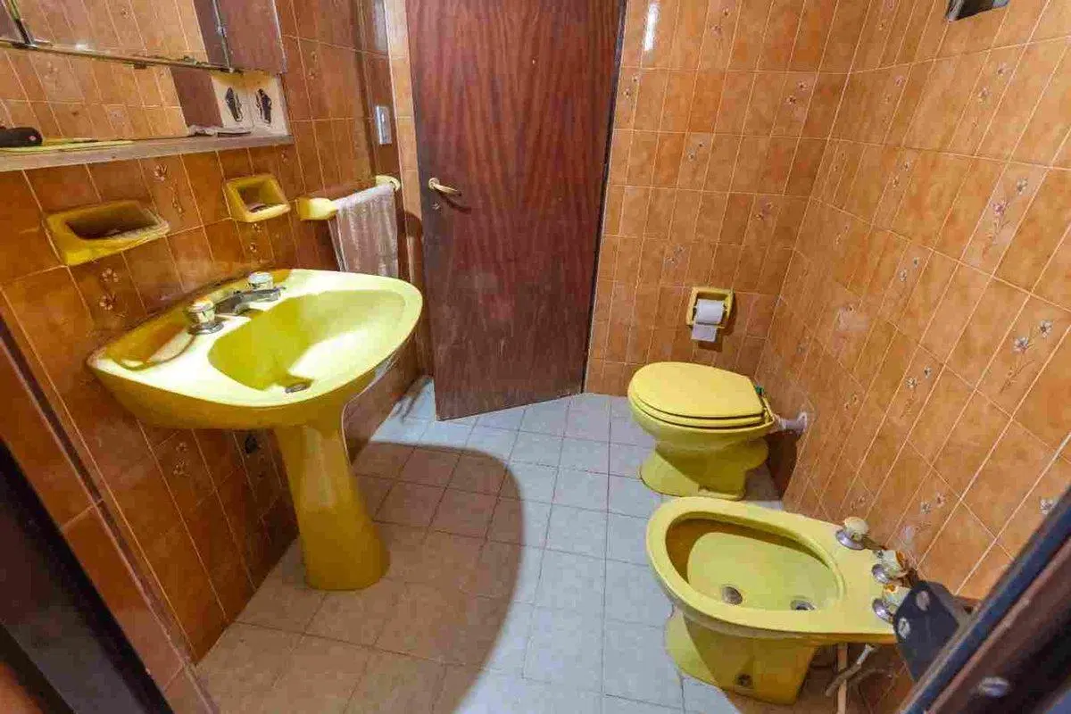 CASA EN VENTA CON 2 LOCALES EN PB + TERRAZA 4