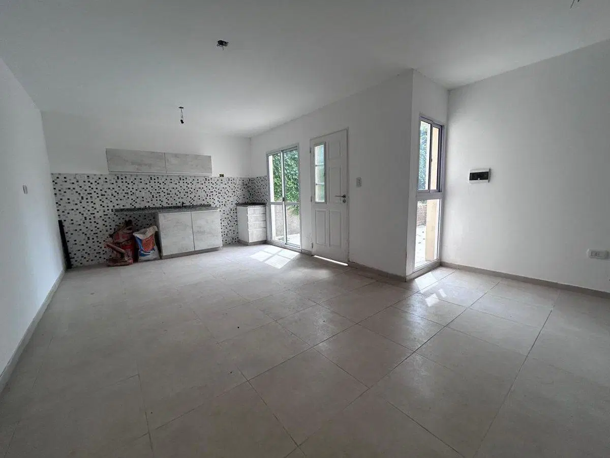 CASA 2 DORMITORIOS CON PATIO A ESTRENAR 5