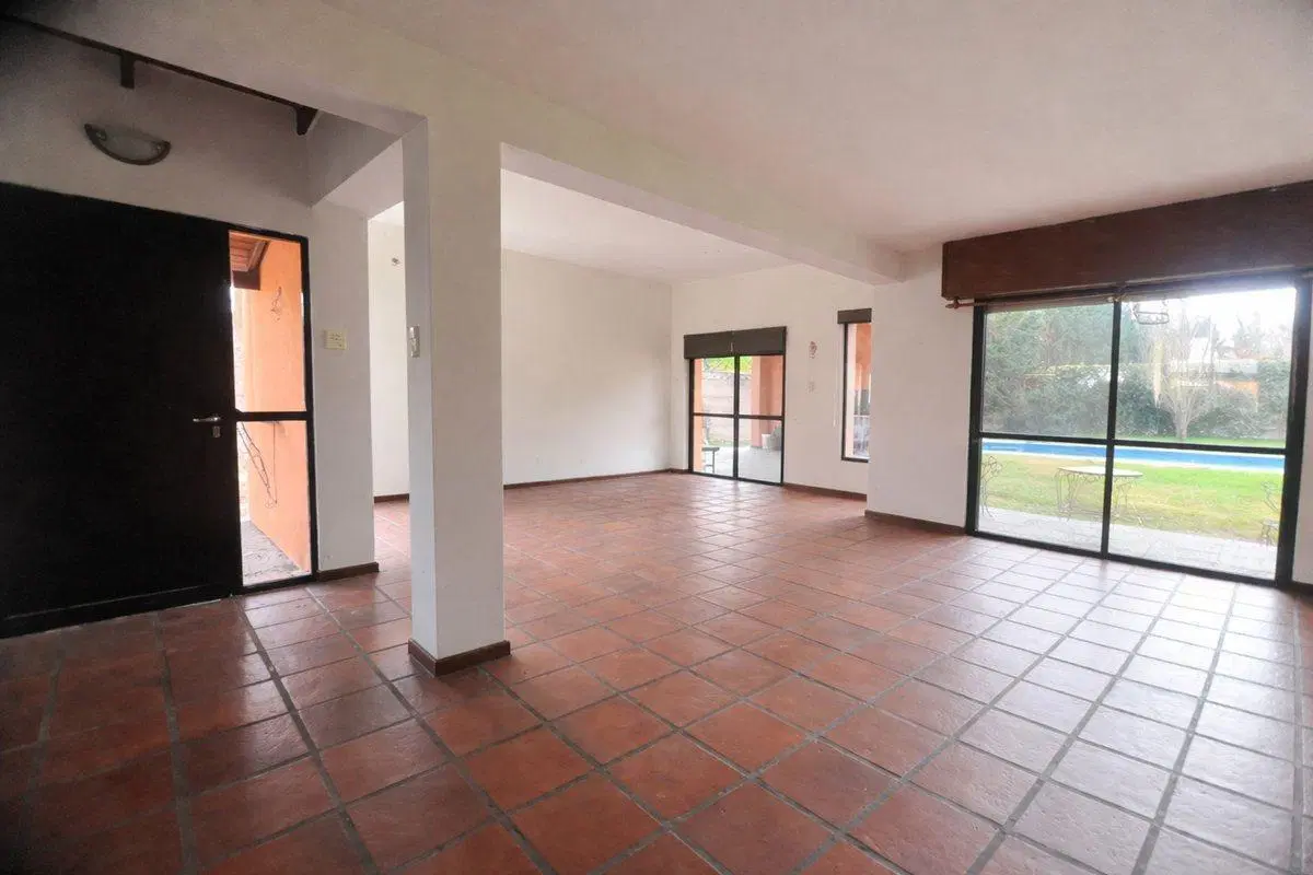 CASA EN VENTA FUNES 2 DORMITORIOS PILETA 2