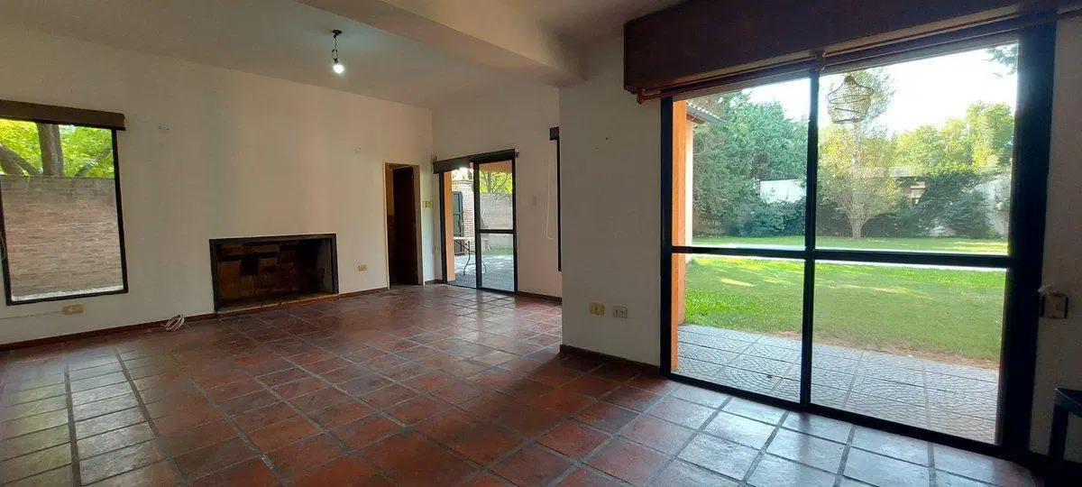 CASA EN VENTA FUNES 2 DORMITORIOS PILETA 5