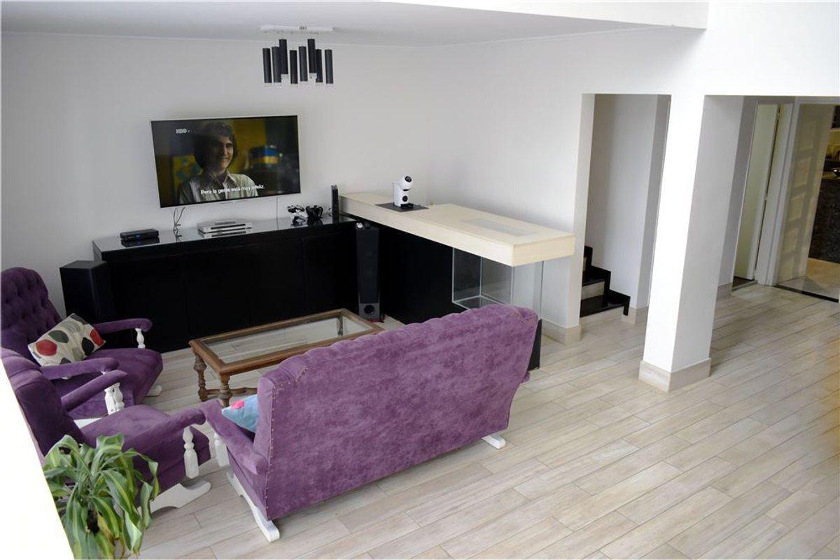 VENTA DUPLEX 3 DORMITORIOS - COCHERA