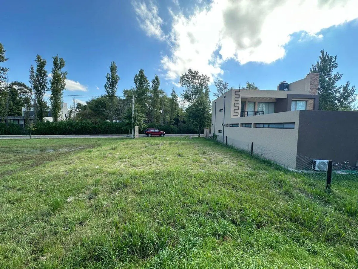 LOTE EN VENTA 330m² BARRIO CERRADO PINARES DEL SUR 2
