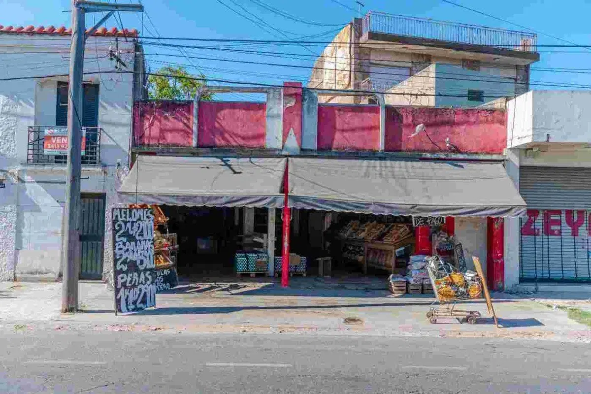 VENTA DE PROPIEDAD COMERCIAL A REFACCIONAR. 2