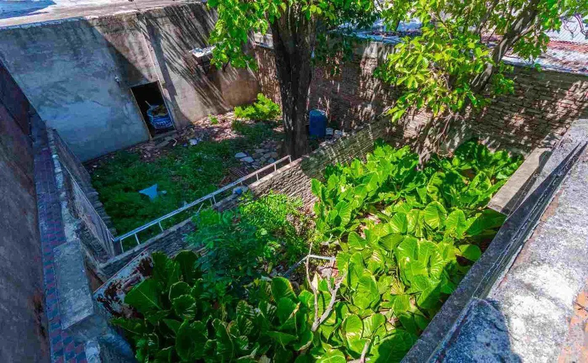 VENTA DE PROPIEDAD COMERCIAL A REFACCIONAR. 4