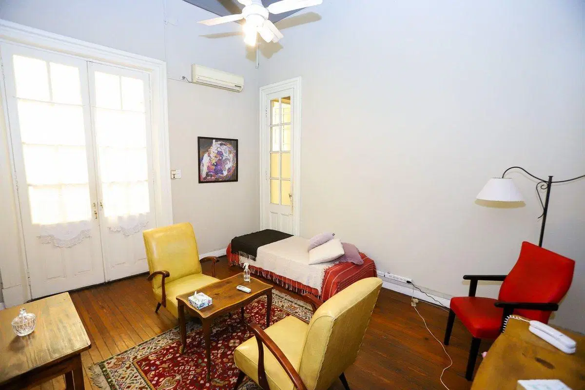 Casa en venta con local comercial y 8 oficinas 2