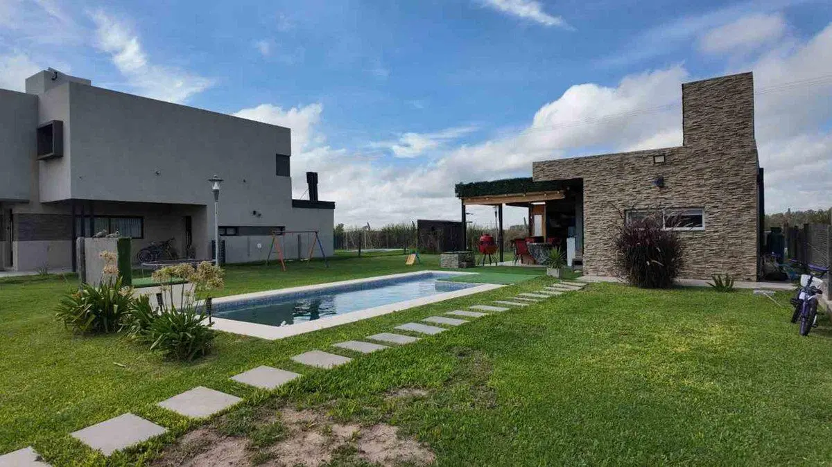 CASA EN VENTA 2 DORMITORIOS-BRISANOVA - P. ESTHER 4