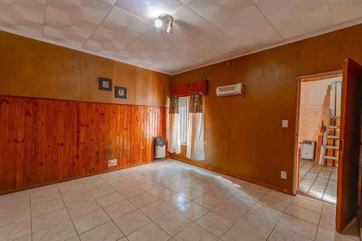 CASA, TERRENO + LOCAL EN VENTA en CAPITAN BERMUDEZ 5