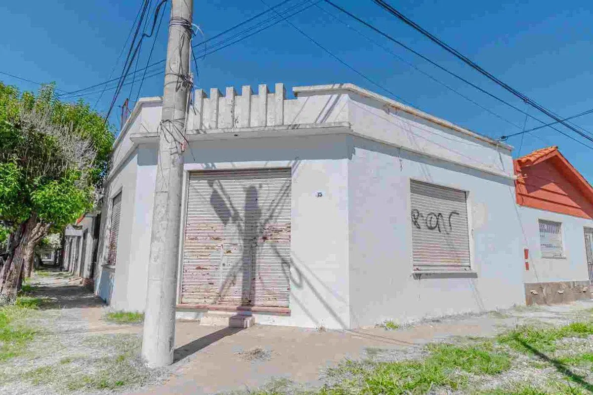 CASA, TERRENO + LOCAL EN VENTA en CAPITAN BERMUDEZ 2