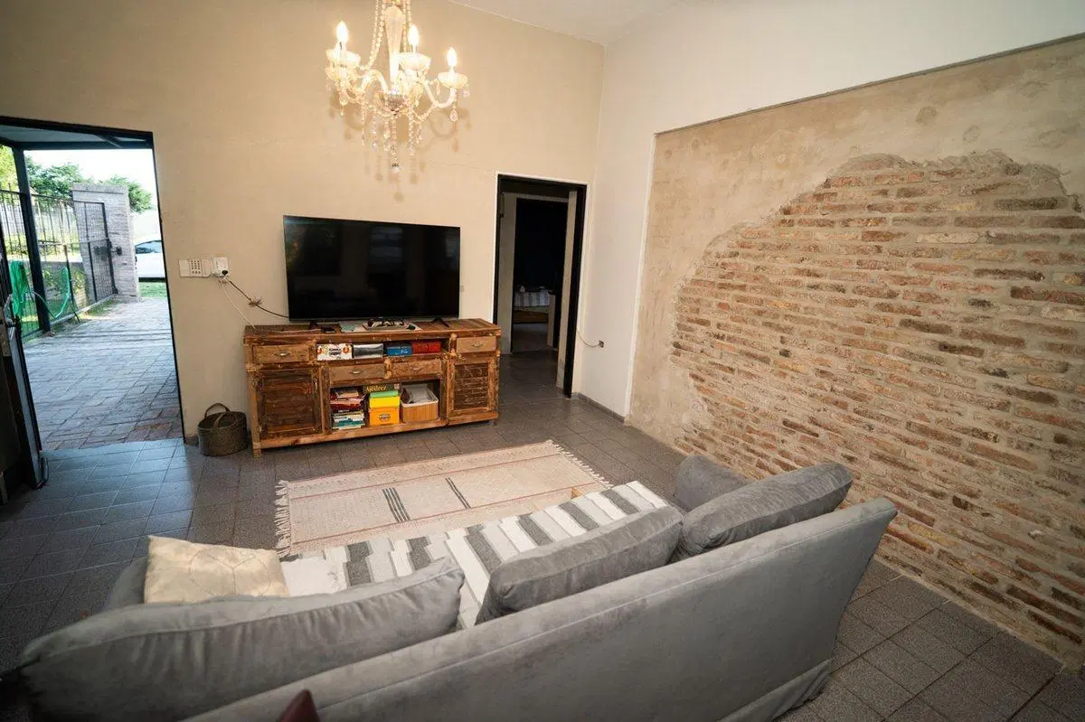 Casa Quinta 1.980mt2 con pileta y dos viviendas 4
