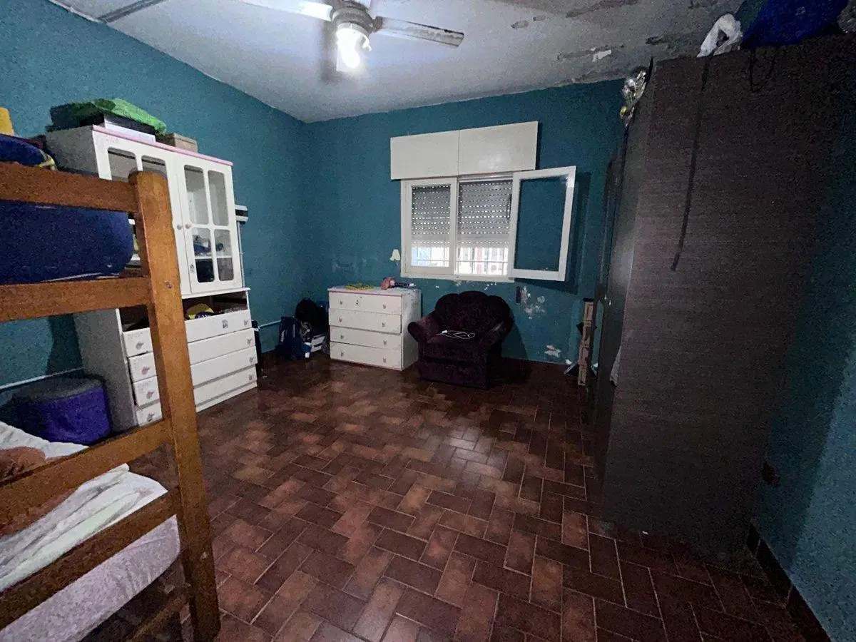 CASA 2 DORMITORIOS A RECICLAR VENTA. FISHERTON 5