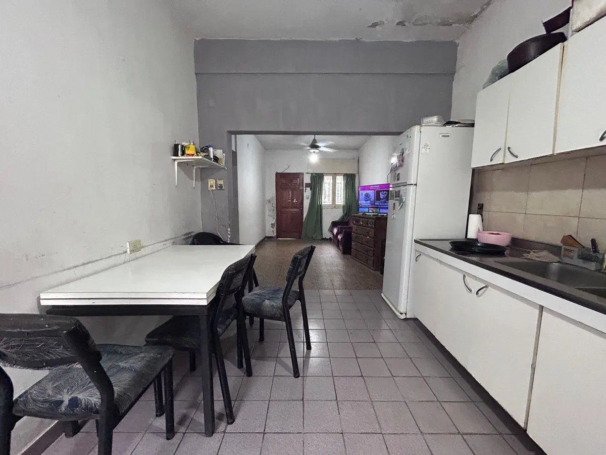 CASA 2 DORMITORIOS A RECICLAR VENTA. FISHERTON 3