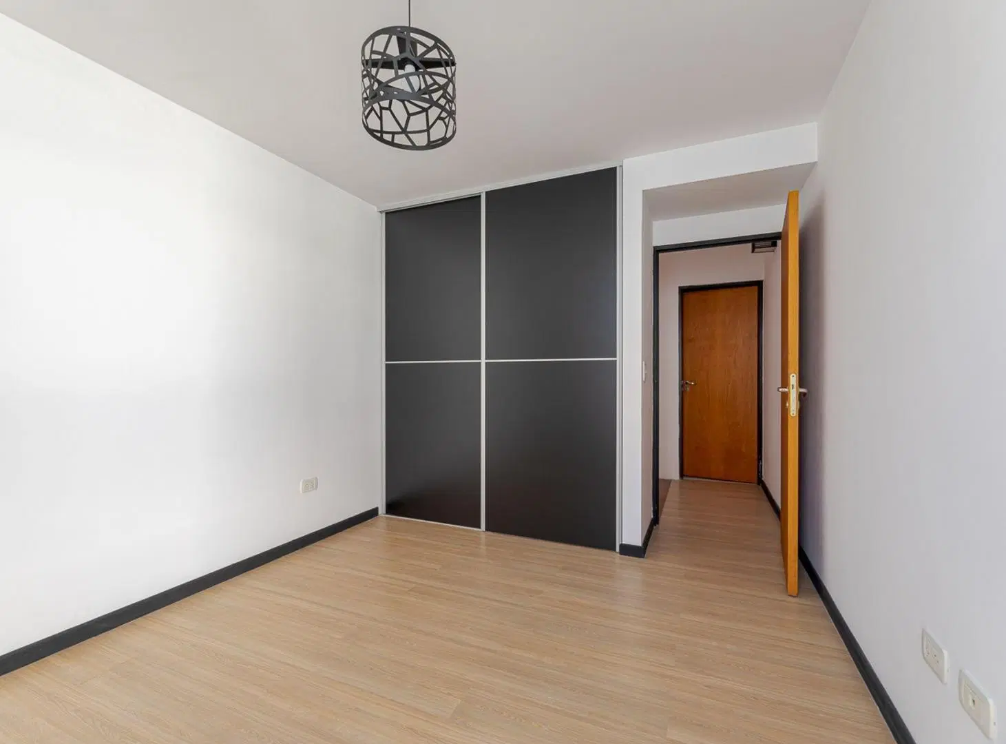 Alquiler Departamento de Pasillo 1 hab + Terraza 4