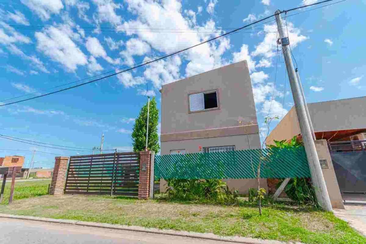 Venta casa 2 dormitorios con pileta La Pedrera
